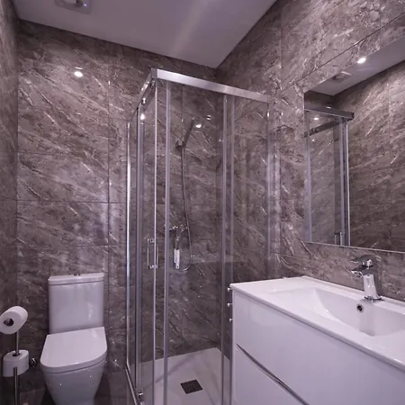 & Surf Lovers With Ac - *