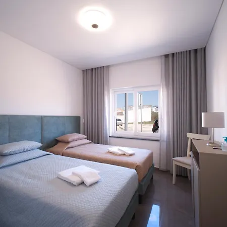 & Surf Lovers With Ac - בליאל