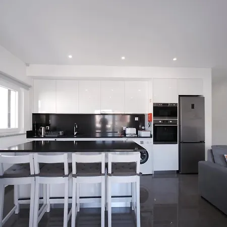 & Surf Lovers With Ac - *